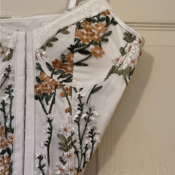 Floral Embroidered Corset-style Camisole Size M - Picture 2 of 8
